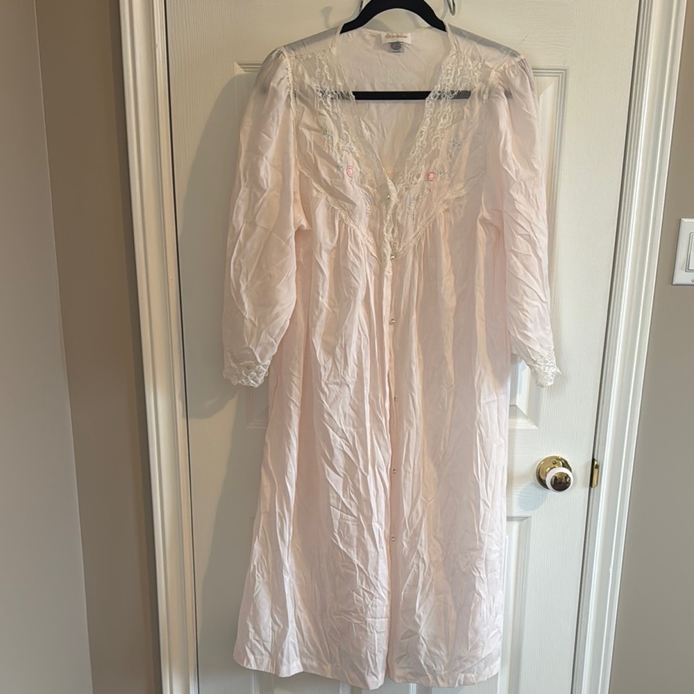 Elegant Lace Trim Vintage Nightgown